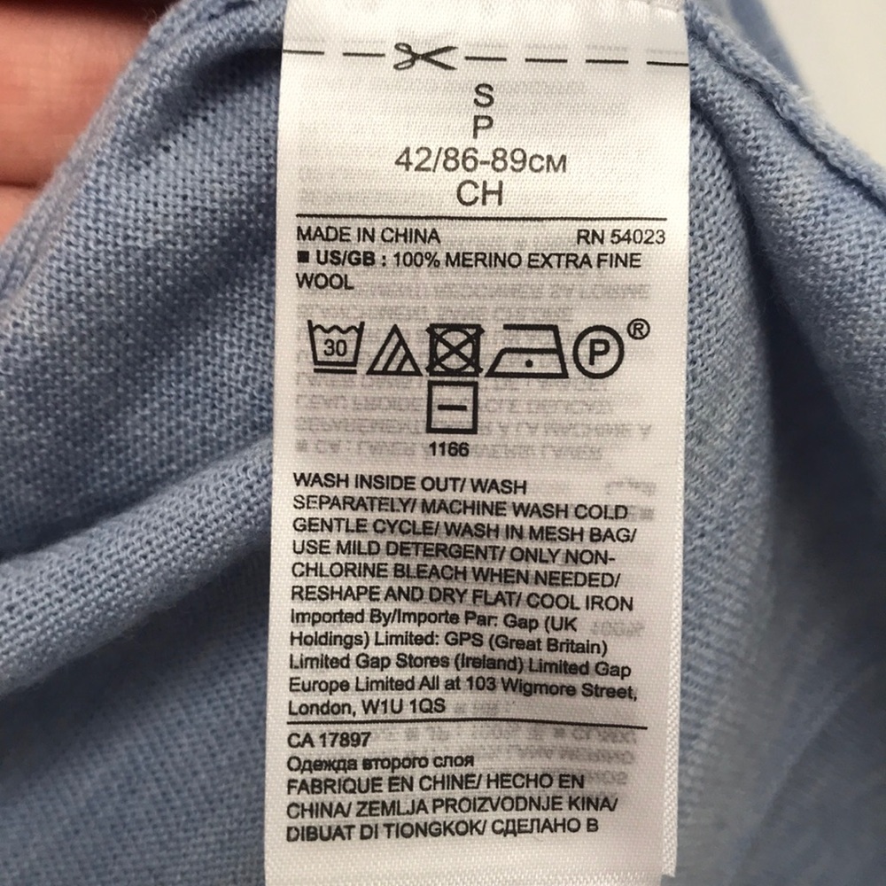 Light Blue Banana Republic Cardigan Size Small - Picture 4 of 5